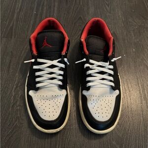 Nike Air Jordan 1 Low Fire Red 
"White Toe" Boys Size 7.5 Shoes